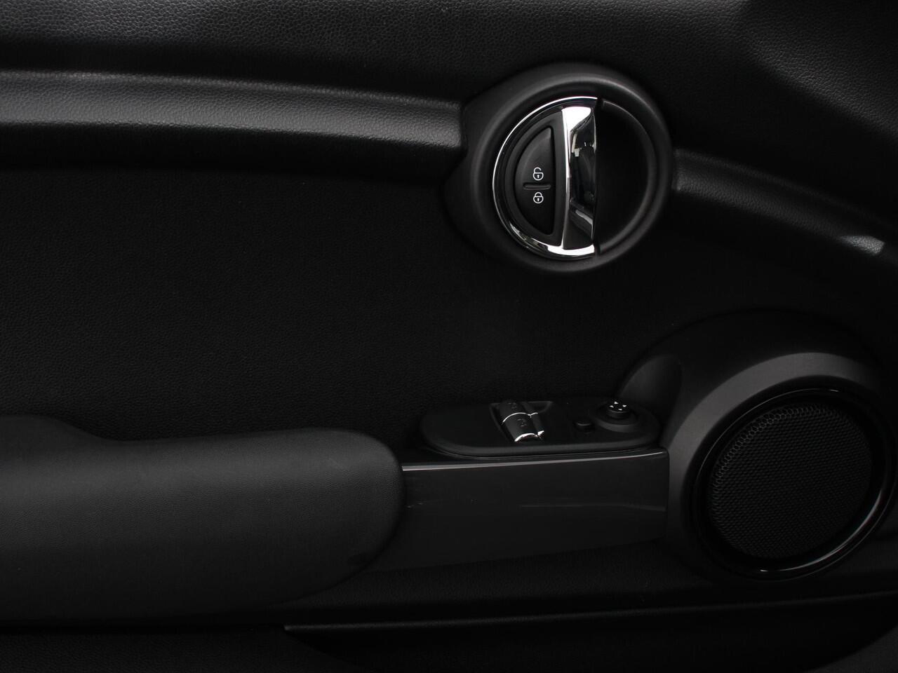 Mini ONE Mini 1.5 First Salt | Airco | Lichtmetalen Velgen | Stoelverwarming | Keyless start