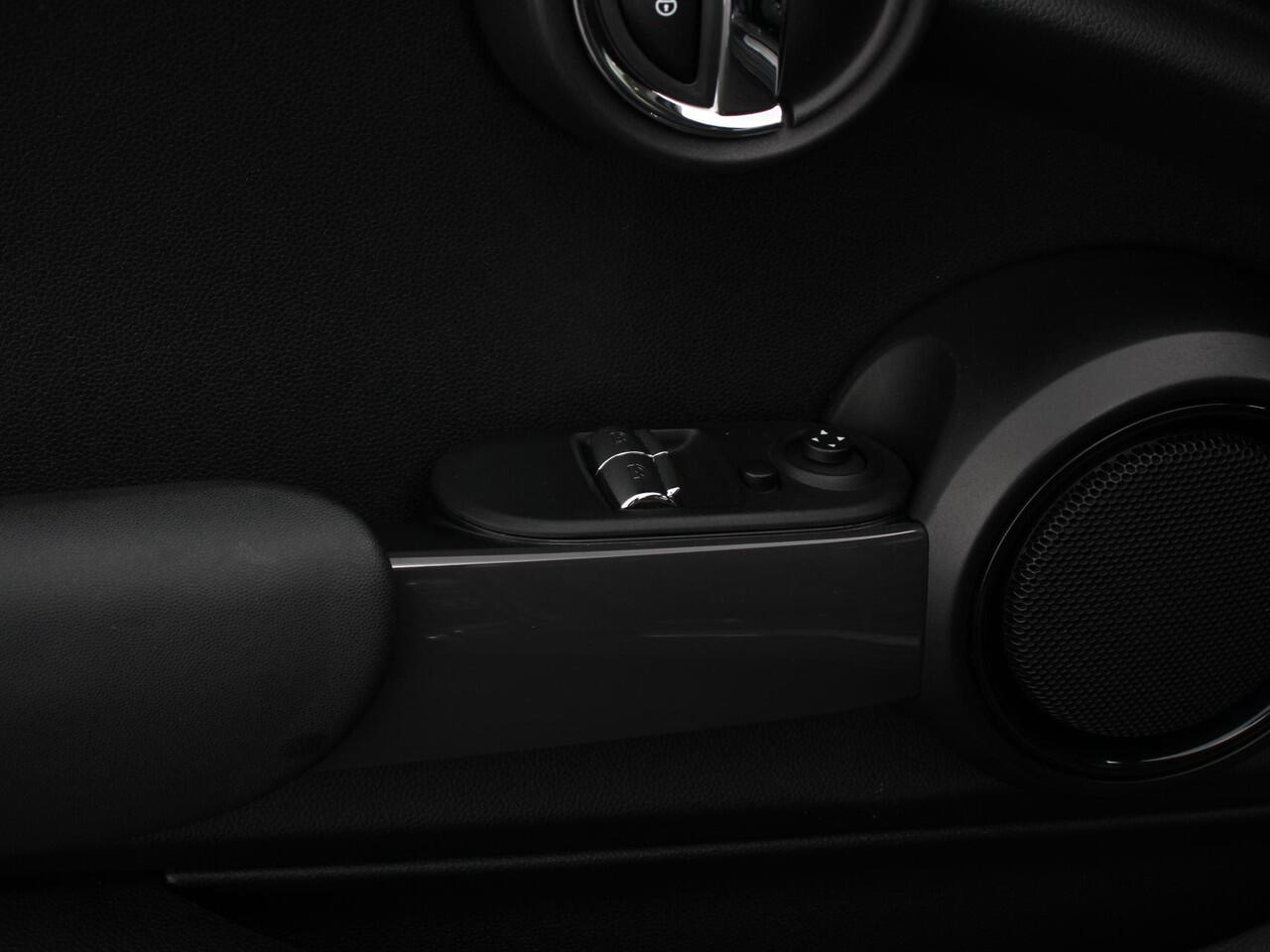 Mini ONE Mini 1.5 First Salt | Airco | Lichtmetalen Velgen | Stoelverwarming | Keyless start