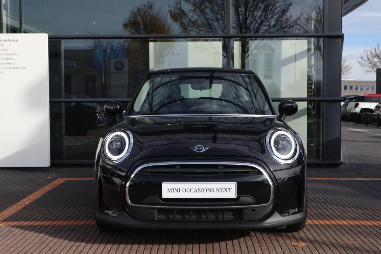 Mini ONE 5-deurs Essential | Airconditioning | Cruise Control | Connected Media Pakket | Regen- en lichtsensor | NEXT