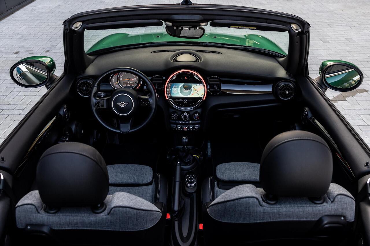 Mini ONE Mini Cabrio 1.5 Classic | LED | DAB | Mini Visueel Boost | Sportstoelen | Zicht-Pakket | Connected Navigation | PDC |