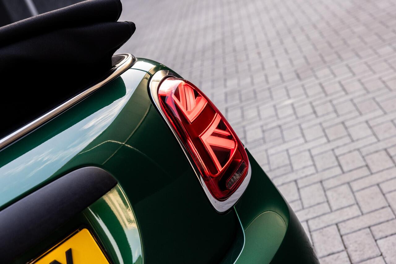 Mini ONE Mini Cabrio 1.5 Classic | LED | DAB | Mini Visueel Boost | Sportstoelen | Zicht-Pakket | Connected Navigation | PDC |