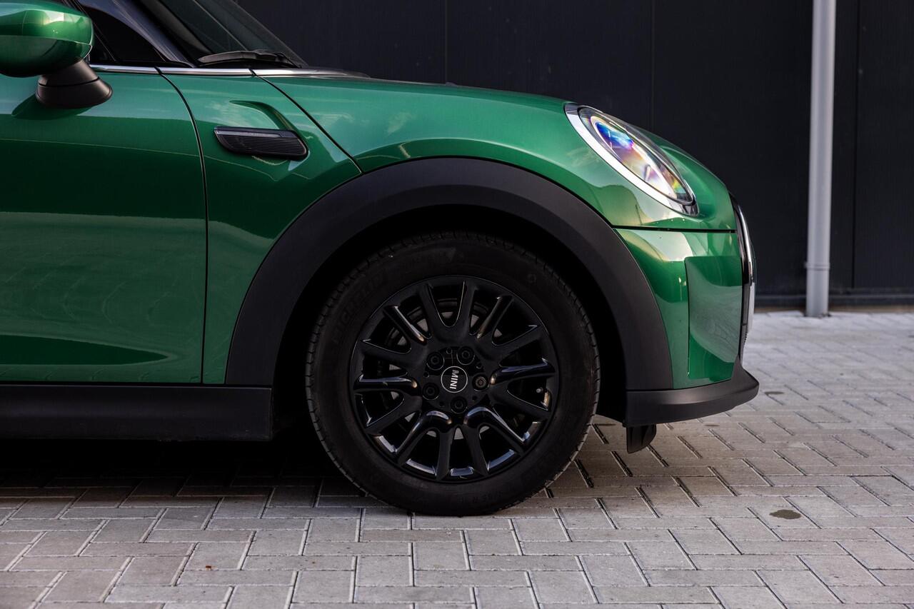 Mini ONE Mini Cabrio 1.5 Classic | LED | DAB | Mini Visueel Boost | Sportstoelen | Zicht-Pakket | Connected Navigation | PDC |