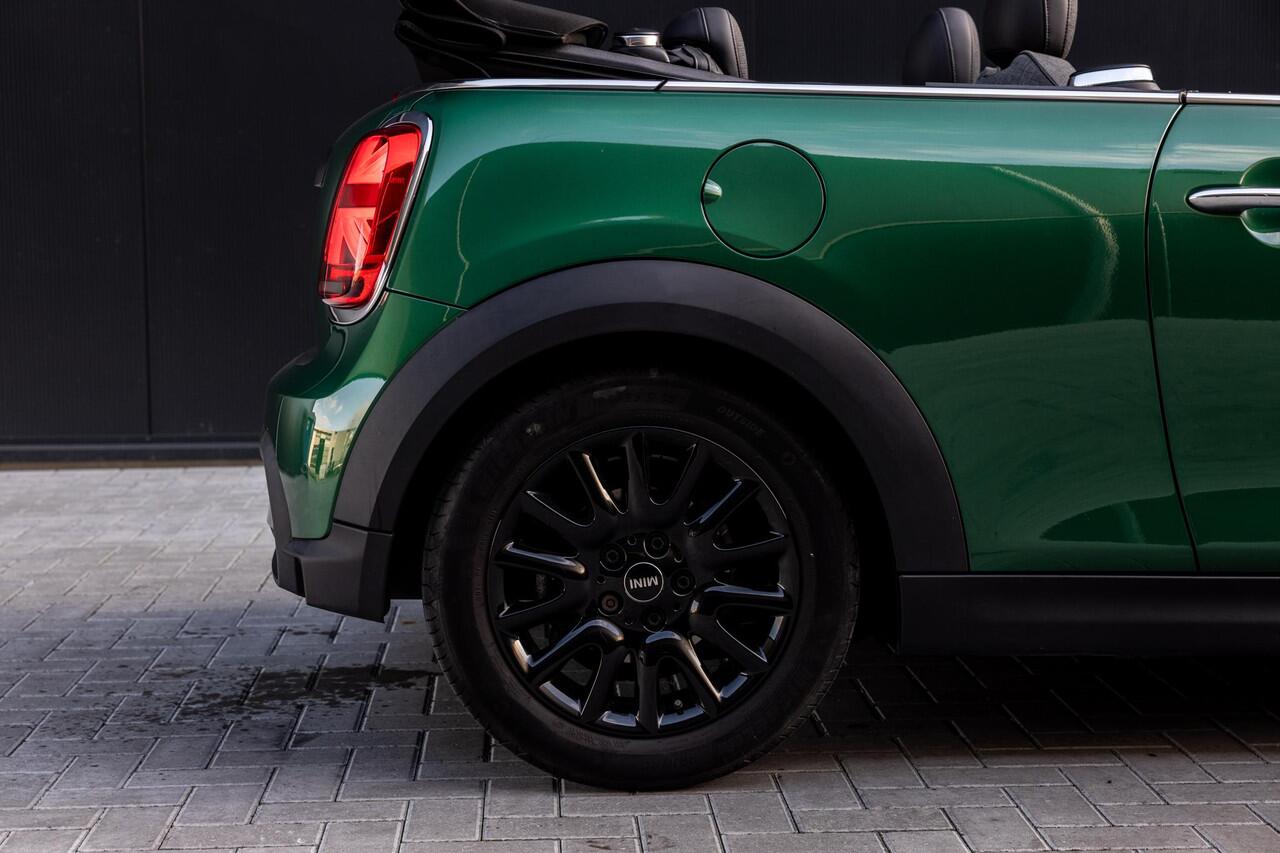 Mini ONE Mini Cabrio 1.5 Classic | LED | DAB | Mini Visueel Boost | Sportstoelen | Zicht-Pakket | Connected Navigation | PDC |