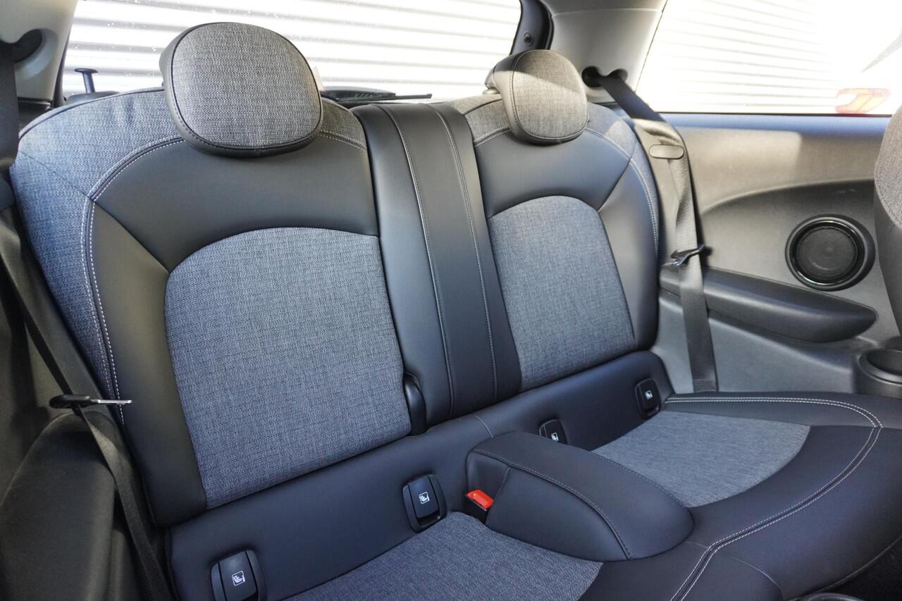 Mini ONE 3-deurs Classic Uitvoering | Comfort pakket | 16" LM Victory Spoke zwart | LED-koplampen | Interieurpanelen Piano Black