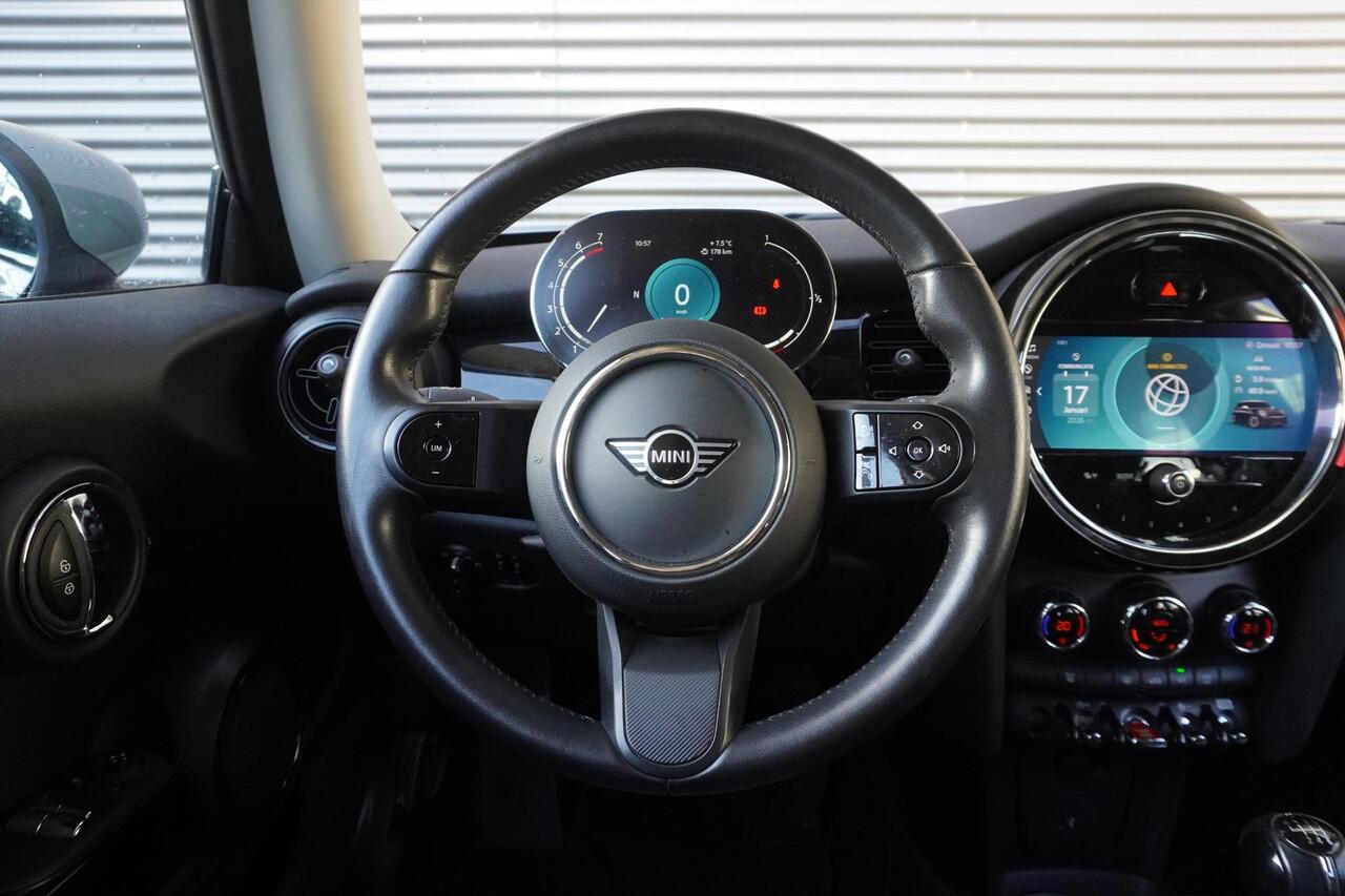 Mini ONE 3-deurs Classic Uitvoering | Comfort pakket | 16" LM Victory Spoke zwart | LED-koplampen | Interieurpanelen Piano Black
