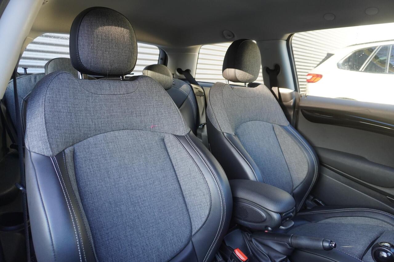 Mini ONE 3-deurs Classic Uitvoering | Comfort pakket | 16" LM Victory Spoke zwart | LED-koplampen | Interieurpanelen Piano Black