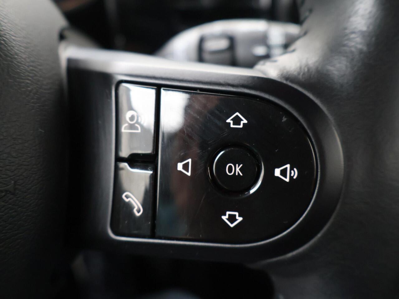 Mini ONE Mini 1.5 Business Edition | Cruise control | Navigatiesysteem | Climate control | Verwarmde sportstoelen voor | Apple Carplay | Keyless entry | Achteruitrij camera |