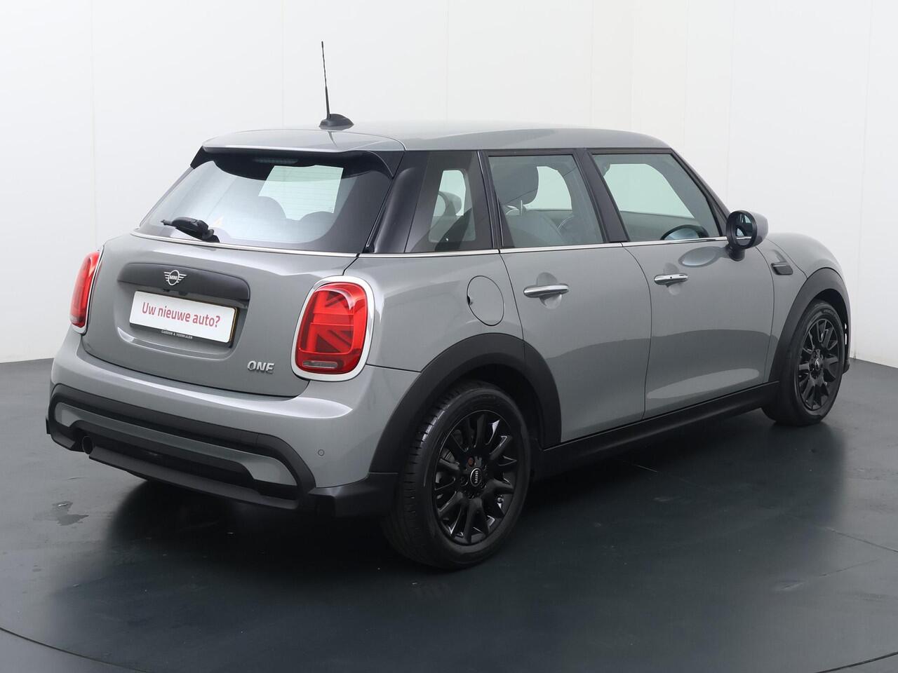Mini ONE Mini 1.5 Business Edition | Cruise control | Navigatiesysteem | Climate control | Verwarmde sportstoelen voor | Apple Carplay | Keyless entry | Achteruitrij camera |
