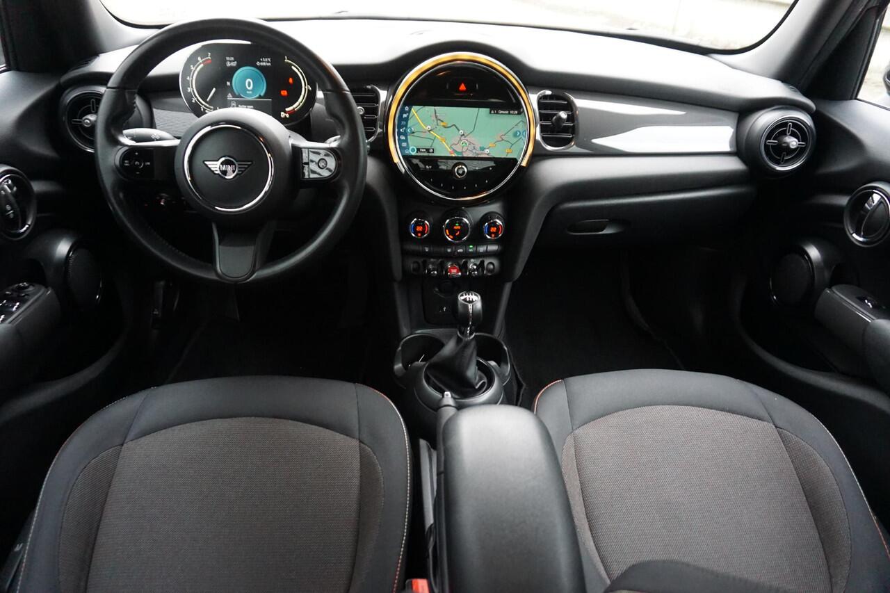 Mini ONE Mini 1.5 Essential LED/GR. NAVI/1e EIGENAAR.