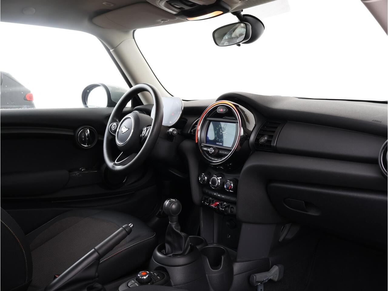 Mini ONE mini 1.5 First Salt / Airco / Multifunctioneel instrumentenpaneel / Regen- en lichtsensor / 15'' LM / Lentevoordeel