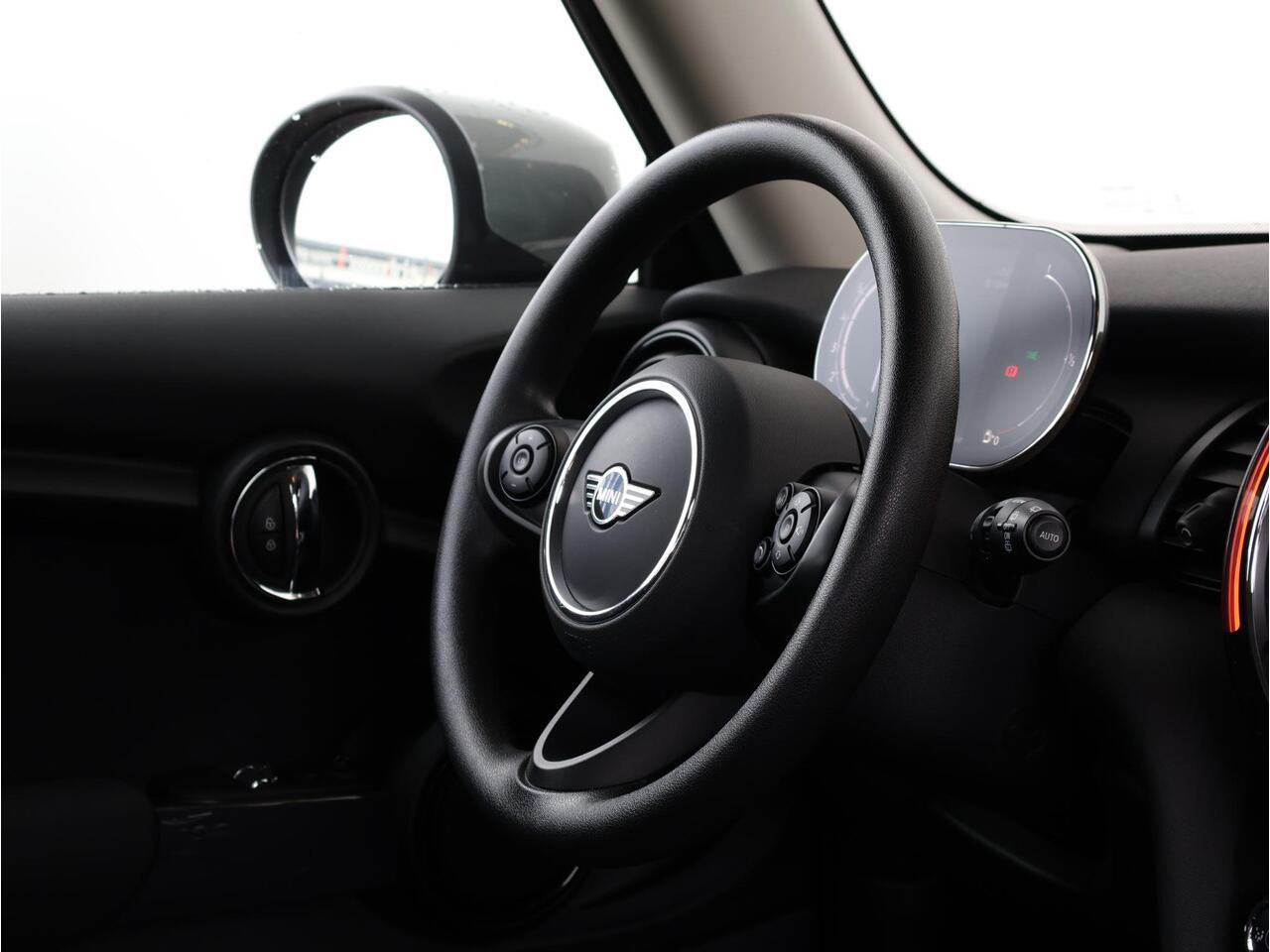 Mini ONE mini 1.5 First Salt / Airco / Multifunctioneel instrumentenpaneel / Regen- en lichtsensor / 15'' LM / Lentevoordeel