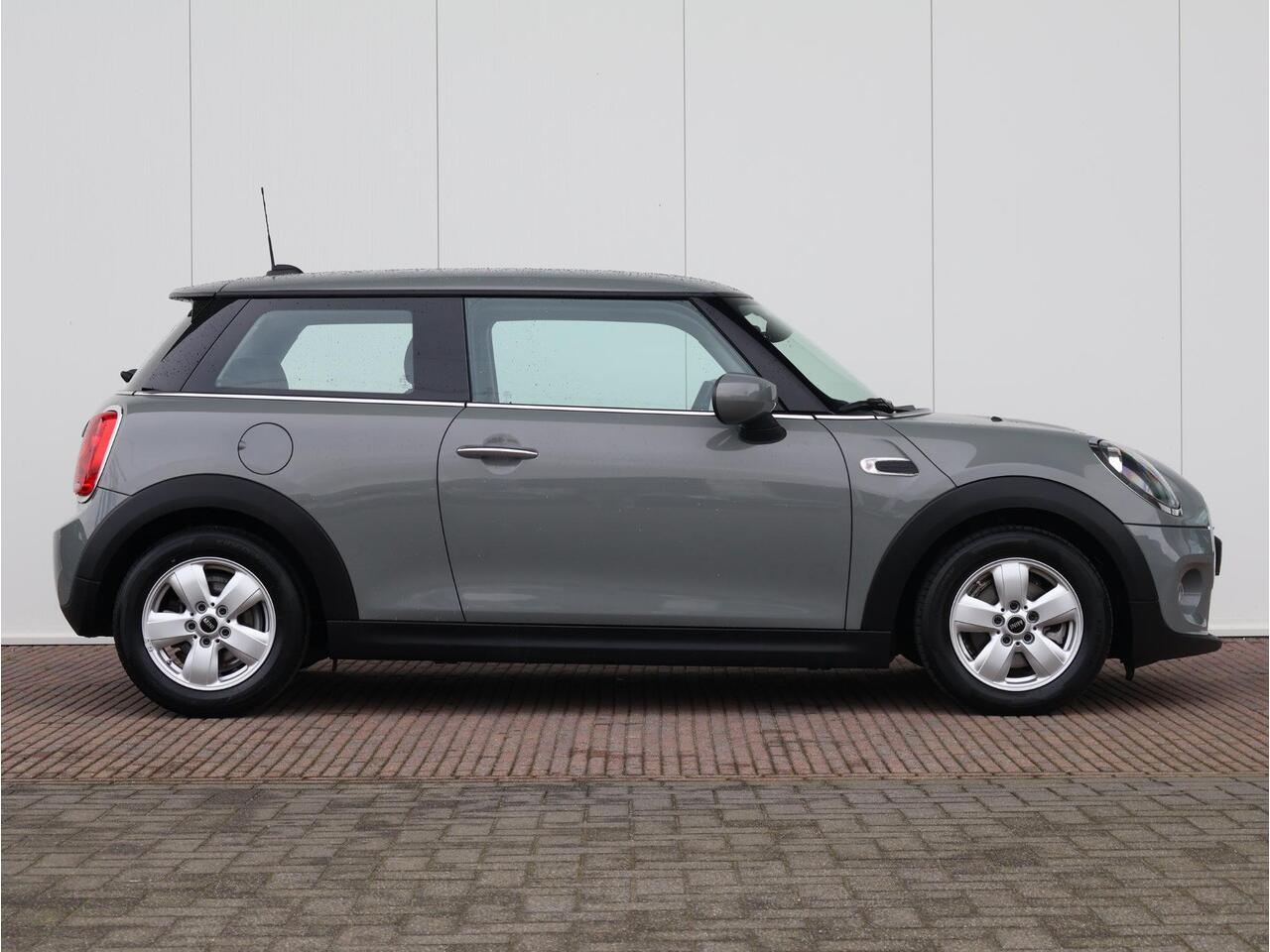 Mini ONE mini 1.5 First Salt / Airco / Multifunctioneel instrumentenpaneel / Regen- en lichtsensor / 15'' LM / Lentevoordeel