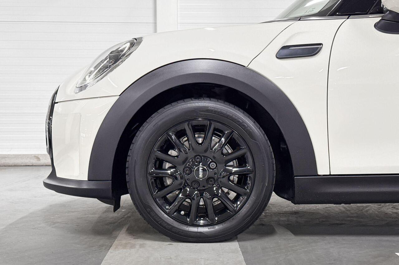 Mini ONE 3-Deurs | Classic Uitvoering | Glazen panoramadak | 16" Victory Spoke zwart | Parkeersensoren achter