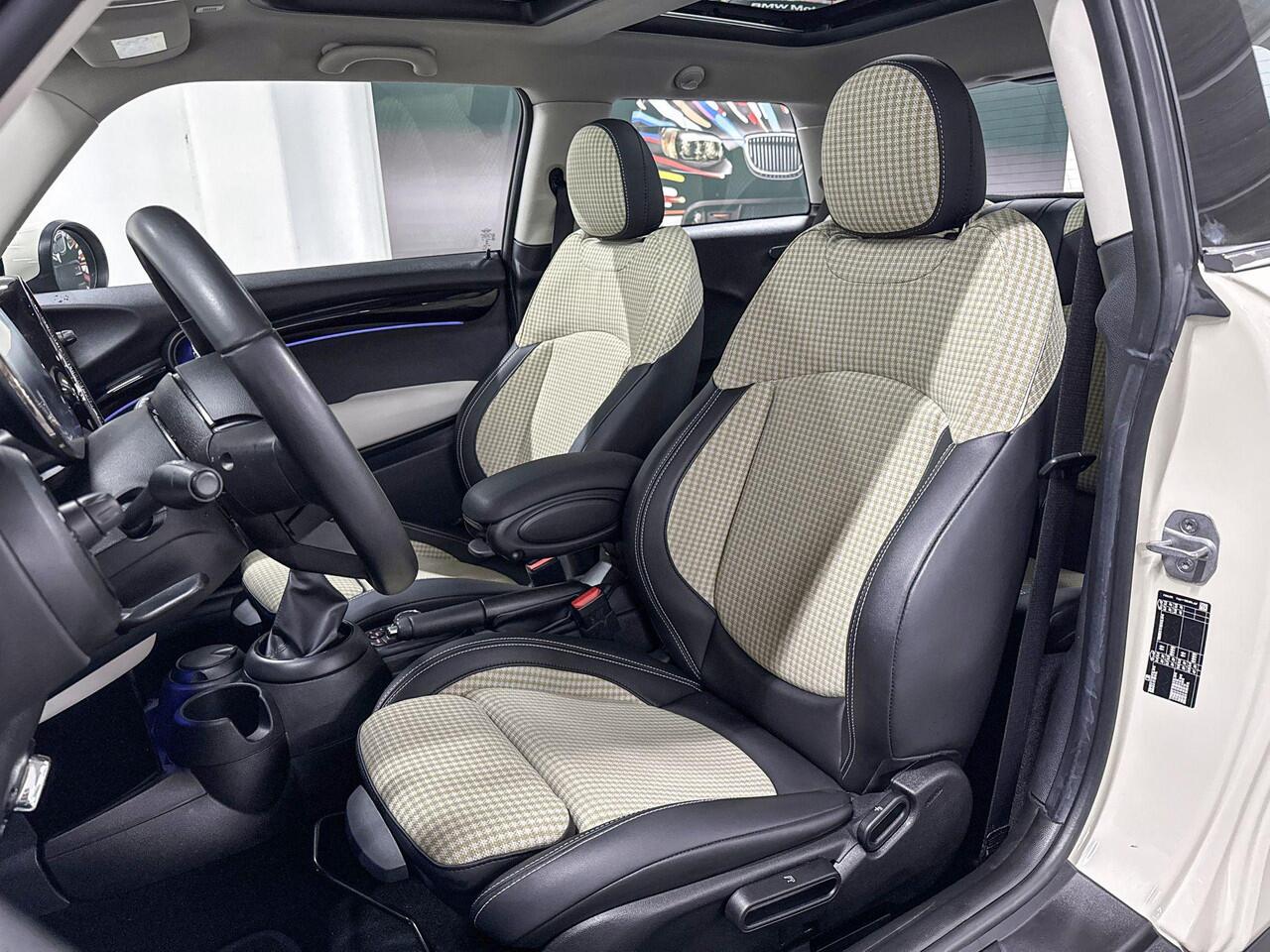 Mini ONE 3-Deurs | Classic Uitvoering | Glazen panoramadak | 16" Victory Spoke zwart | Parkeersensoren achter