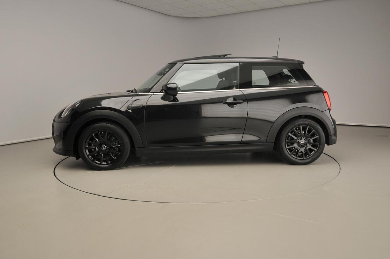 Mini ONE 3-deurs / Panoramadak / Sportstoelen / Stoelverwarming / Comfort Acces / Climate / LED / Alu wielen black 16 inch