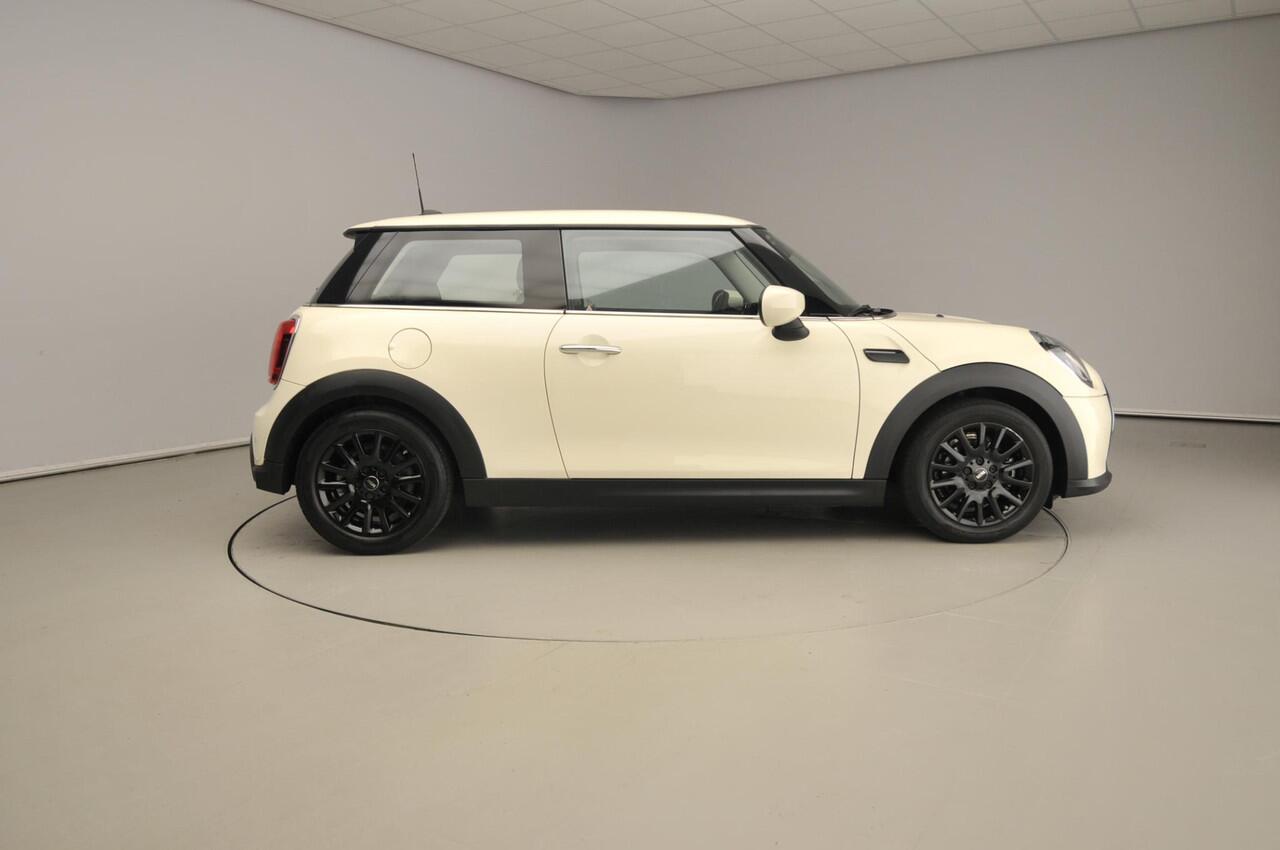 Mini ONE 3-deurs / Sportstoelen / LED / PDC / Cruise / Navigatie / Alu wielen black