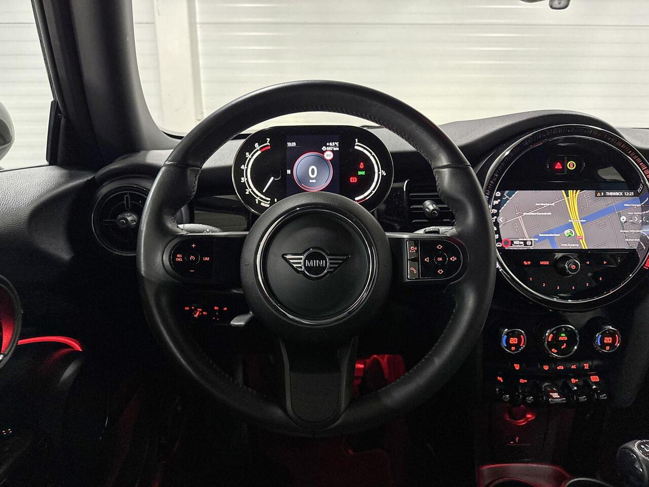Mini ONE 3-deurs 1.5 Business Edition | Achteruitrijcamera | Navigatiesysteem | Sfeerverlichting