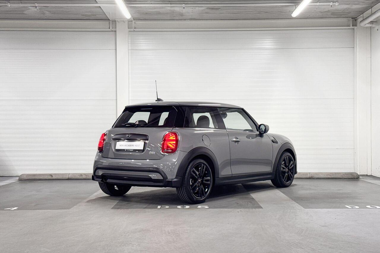 Mini ONE 3-deurs 1.5 Business Edition | Achteruitrijcamera | Navigatiesysteem | Sfeerverlichting