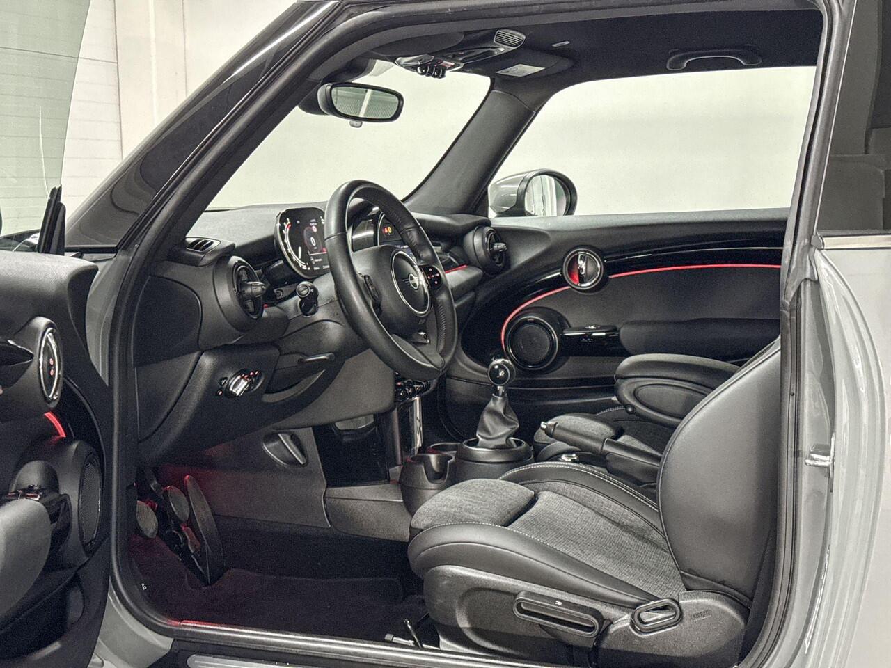 Mini ONE 3-deurs 1.5 Business Edition | Achteruitrijcamera | Navigatiesysteem | Sfeerverlichting