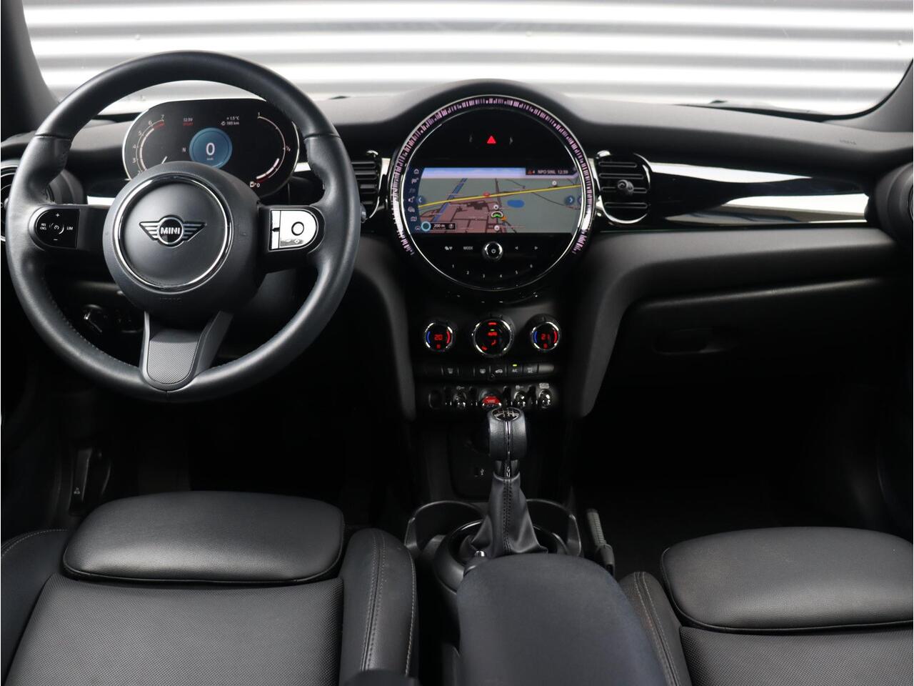 Mini ONE 3-deurs | Classic + Sportstoelen + Apple Carplay + LED Koplampen + Getint Glas + Climate Control + 16'' Victory Spoke Black