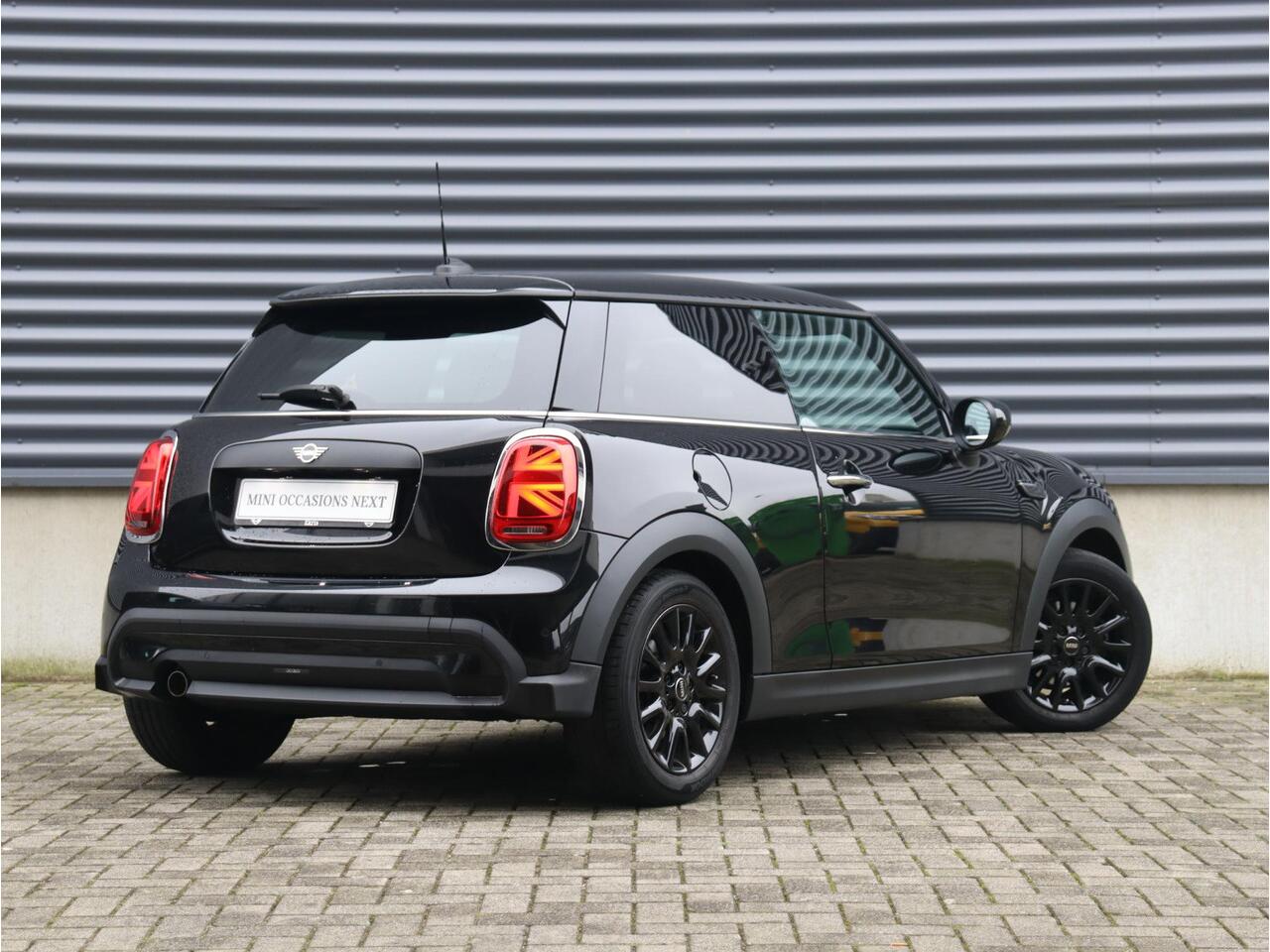 Mini ONE 3-deurs | Classic + Sportstoelen + Apple Carplay + LED Koplampen + Getint Glas + Climate Control + 16'' Victory Spoke Black