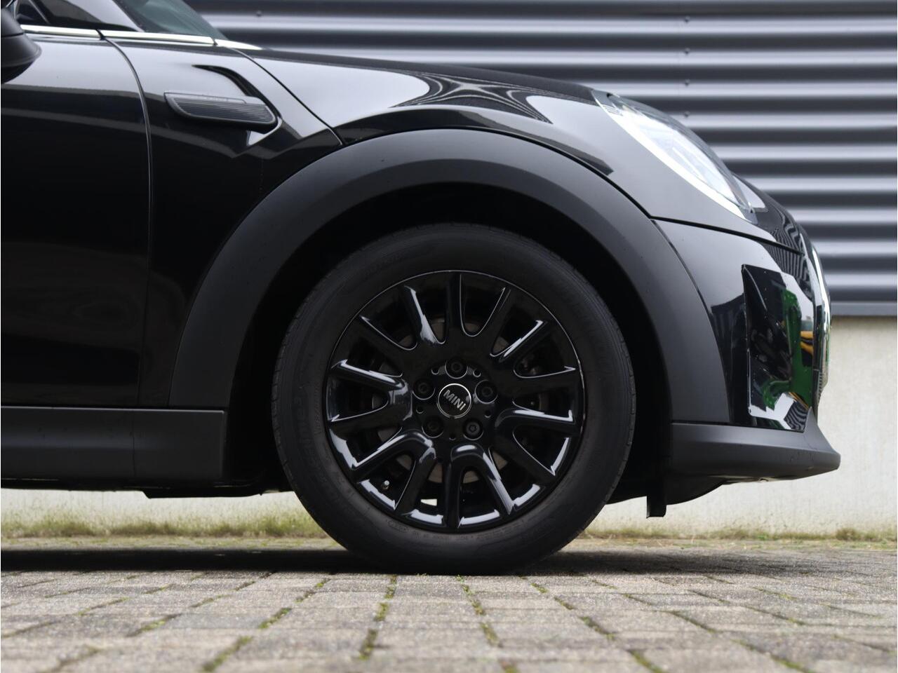 Mini ONE 3-deurs | Classic + Sportstoelen + Apple Carplay + LED Koplampen + Getint Glas + Climate Control + 16'' Victory Spoke Black