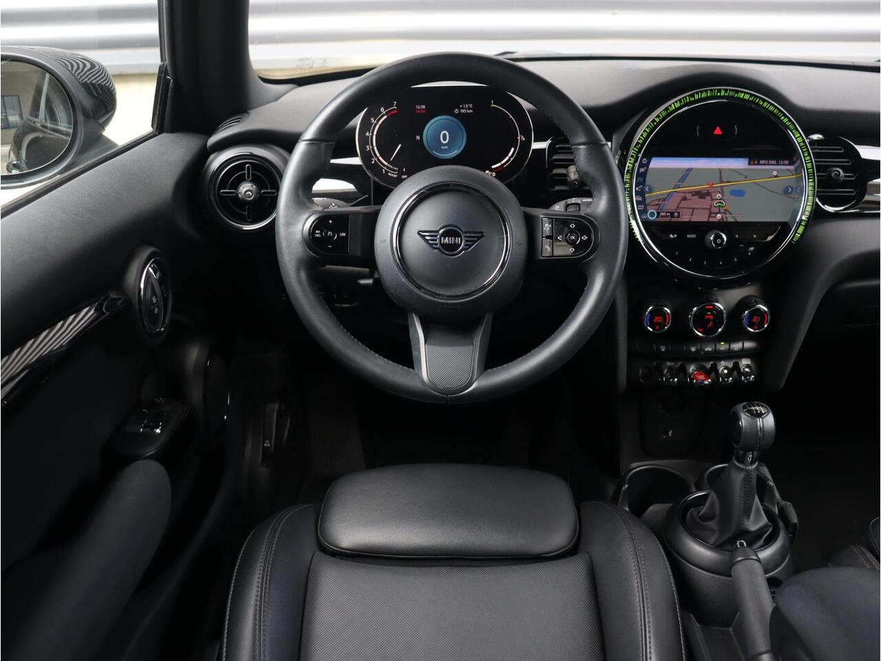 Mini ONE 3-deurs | Classic + Sportstoelen + Apple Carplay + LED Koplampen + Getint Glas + Climate Control + 16'' Victory Spoke Black