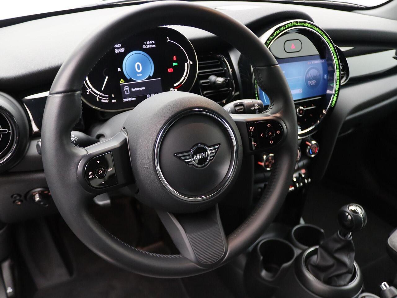 Mini ONE 3-deurs Business Edition + Classic + Connected Navigation Pakket + Sportstoelen + LED + 16''