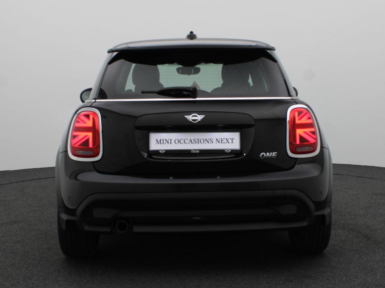 Mini ONE 3-deurs Business Edition + Classic + Connected Navigation Pakket + Sportstoelen + LED + 16''