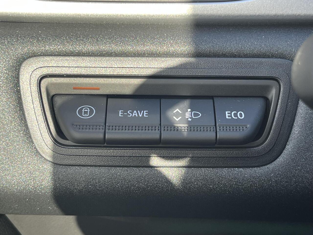 Mitsubishi ASX 1.6 HEV AT Intense / Achteruitrijcamera / Navigatie via Apple Carplay & Android Auto / Keyless Entry & Start / Verwarmde Voorstoelen / Cruise- en Climate Control /