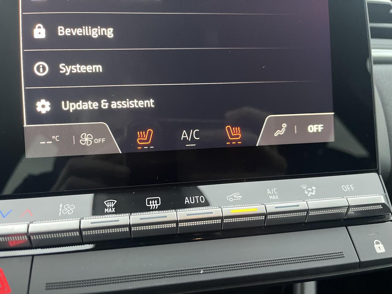 Mitsubishi ASX 1.8 HEV AT Intense / ¤ 3.000,- Voordeel op de Nieuwprijs / Prijs is Rijklaar / Direct Leverbaar / 8 Jaar Fabrieksgarantie /