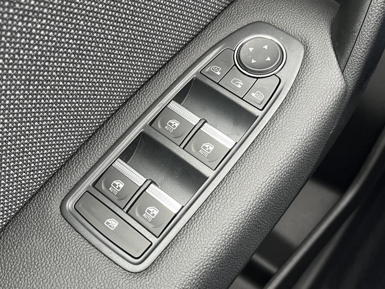 Mitsubishi ASX 1.8 HEV AT Intense+ / ¤ 3.000,- Voordeel op de Nieuwprijs / 8 Jaar Fabrieksgarantie / Achteruitrijcamera / Stuur- en Stoelverwarming / Voorruitverwarming / Keyless Entry & Start / Navigatie via Apple Carplay & Android Auto / Adaptieve Cruise Control / Cl