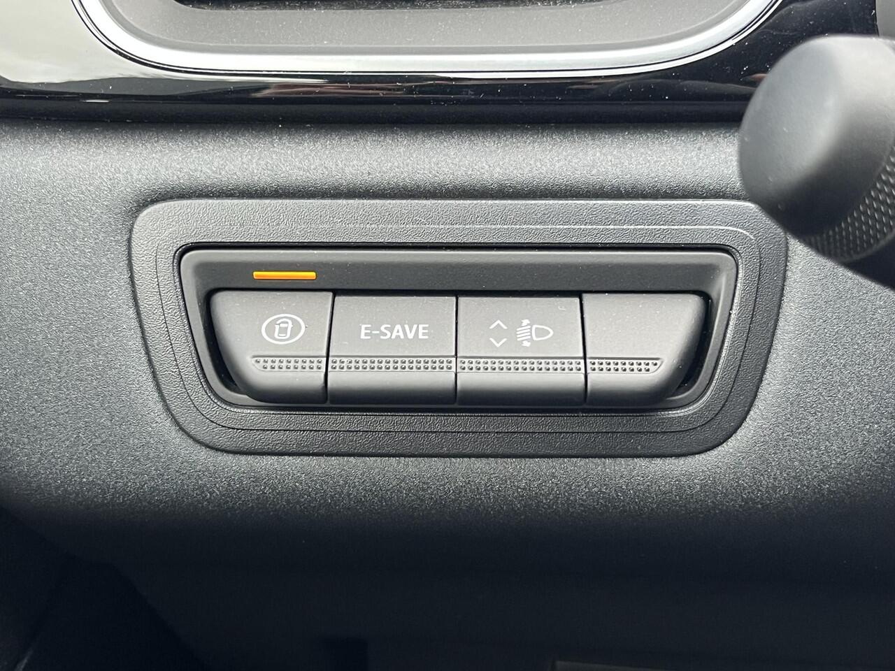 Mitsubishi ASX 1.8 HEV AT Intense+ / ¤3.000,- Voordeel Op de Nieuwprijs / NIEUW uit voorraad leverbaar! / Achteruitrijcamera / Navigatie via Apple Carplay & Android Auto / Stuur- en Stoelverwarming / Keyless Entry & Start / Adaptieve Cruise Control / Climate Control / V