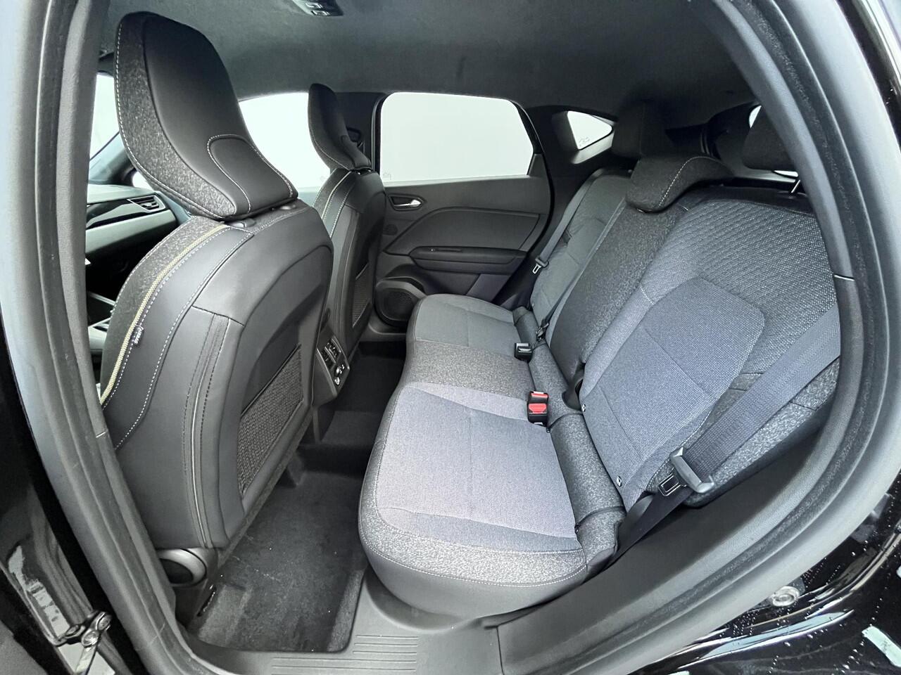 Mitsubishi ASX 1.8 HEV AT Intense+ / ¤3.000,- Voordeel Op de Nieuwprijs / NIEUW uit voorraad leverbaar! / Achteruitrijcamera / Navigatie via Apple Carplay & Android Auto / Stuur- en Stoelverwarming / Keyless Entry & Start / Adaptieve Cruise Control / Climate Control / V