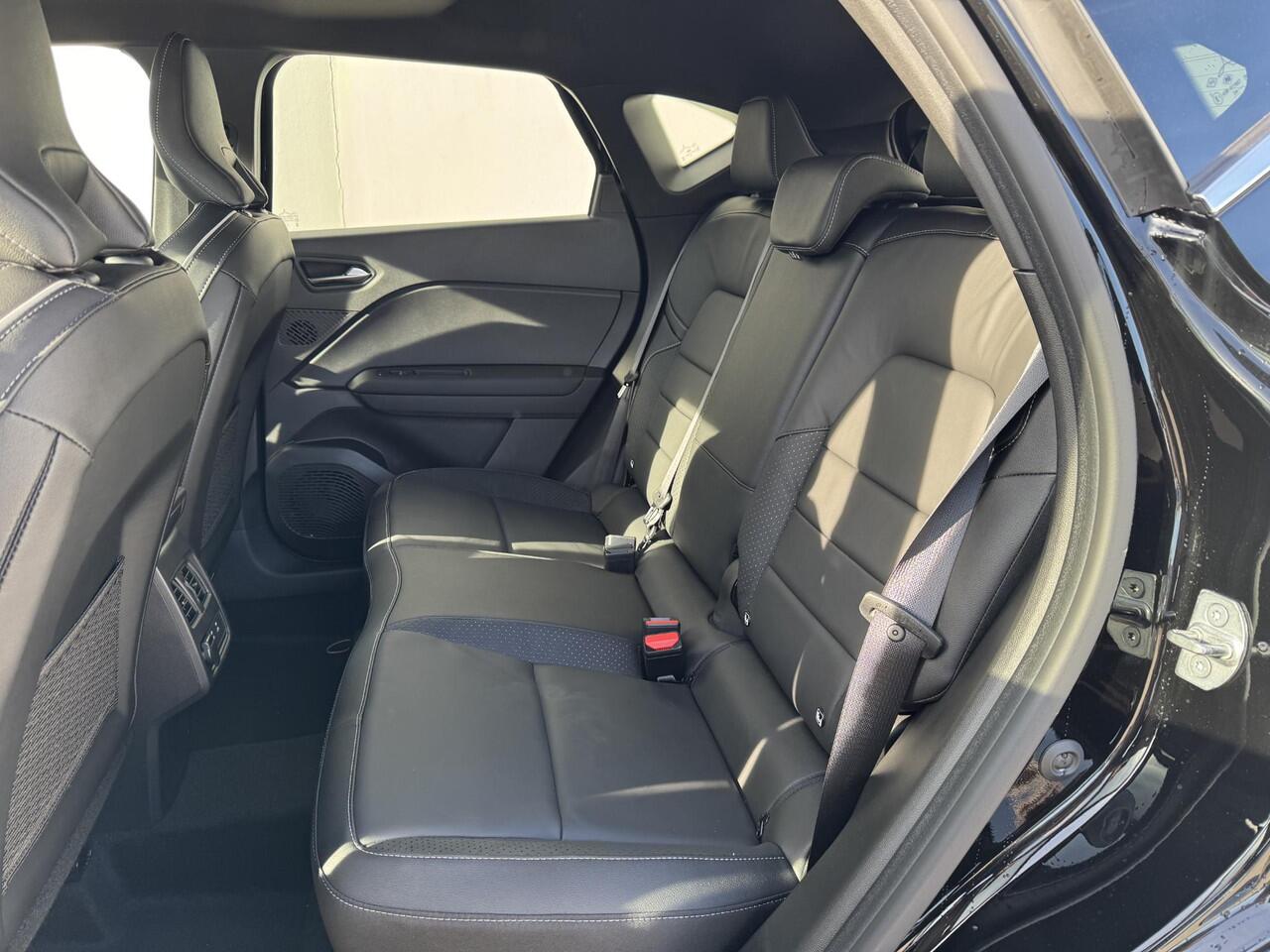 Mitsubishi ASX 1.8 HEV AT Instyle / ¤3.000,- Voordeel Op de Nieuwprijs / Elektrisch Glazen- Schuif- en Kanteldak / Google Assistent / Stuurwiel- en Stoelverwarming voor / Adaptieve Cruise Control / Verwarmde Voorruit / Climate Control / Keyless Entry & Start / Elektrisc