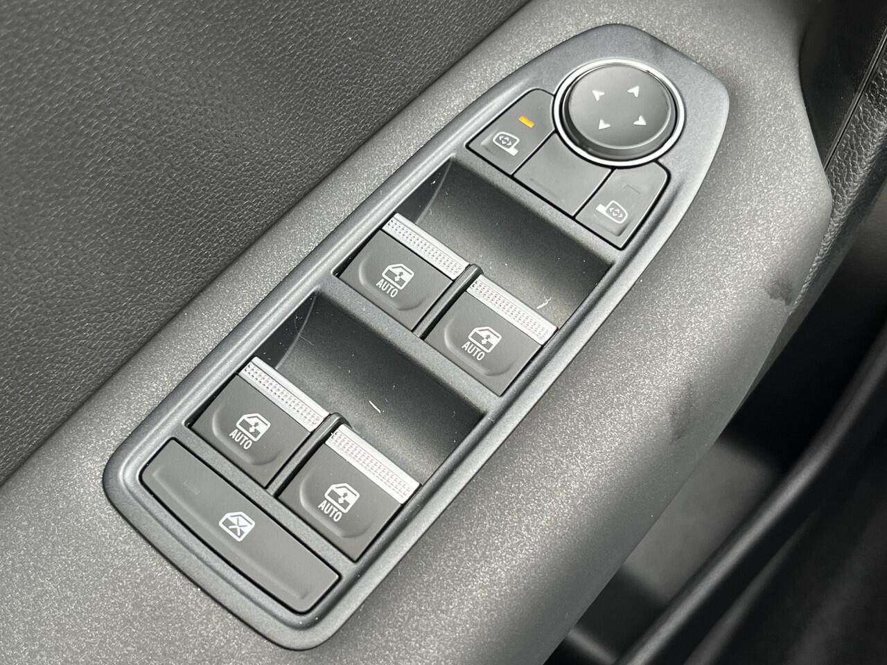 Mitsubishi ASX 1.8 HEV AT Intense Automaat / ¤3000,- Voordeel Op de Nieuwprijs / NIEUW uit voorraad leverbaar! / Achteruitrijcamera / Navigatie via Apple Carplay & Android Auto / Keyless Entry & Start / Verwarmde Voorstoelen / Cruise- en Climate Control / Parkeersensore