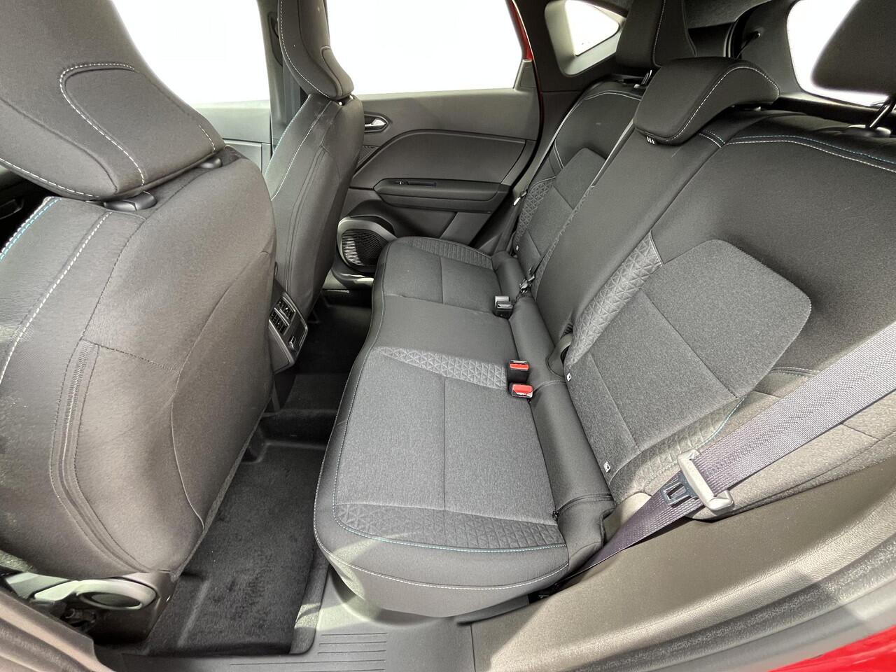 Mitsubishi ASX 1.8 HEV AT Intense Automaat / ¤3000,- Voordeel Op de Nieuwprijs / NIEUW uit voorraad leverbaar! / Achteruitrijcamera / Navigatie via Apple Carplay & Android Auto / Keyless Entry & Start / Verwarmde Voorstoelen / Cruise- en Climate Control / Parkeersensore