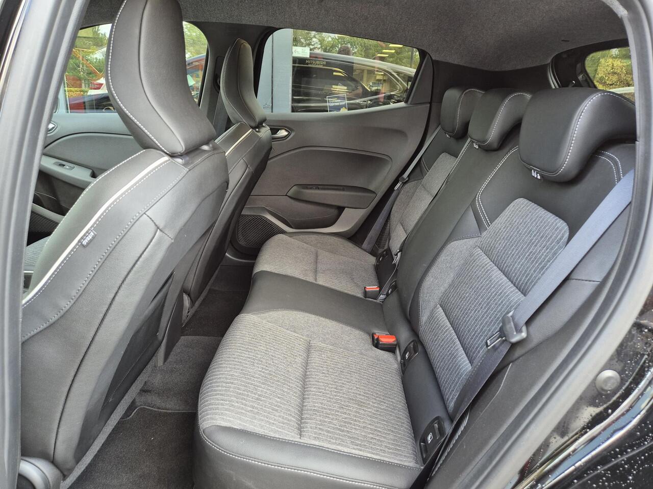 Mitsubishi COLT 1.6 HEV First Edition