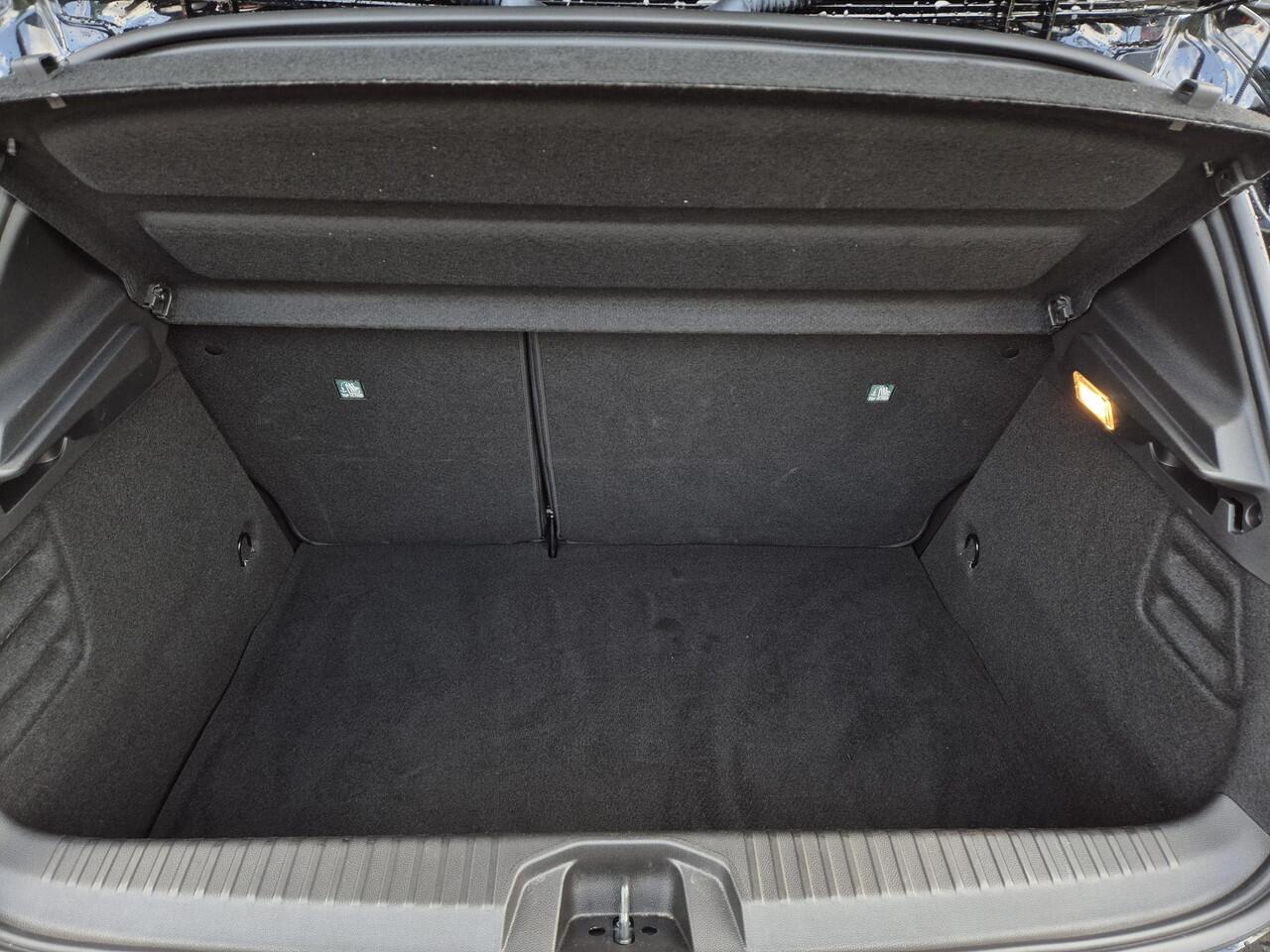 Mitsubishi COLT 1.6 HEV First Edition