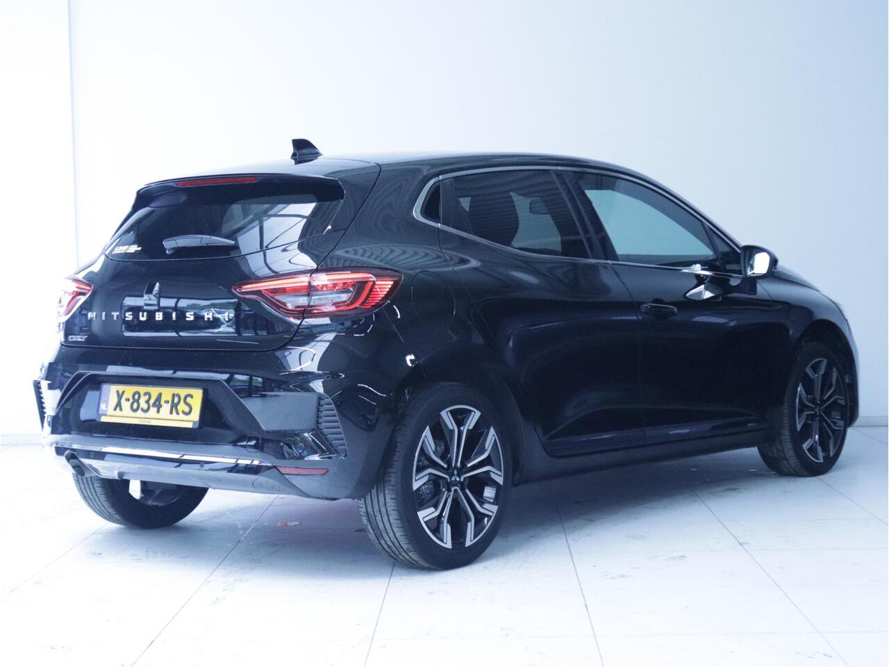 Mitsubishi COLT 1.6 HEV First Edition Clima/Navi/Stoelverwarming