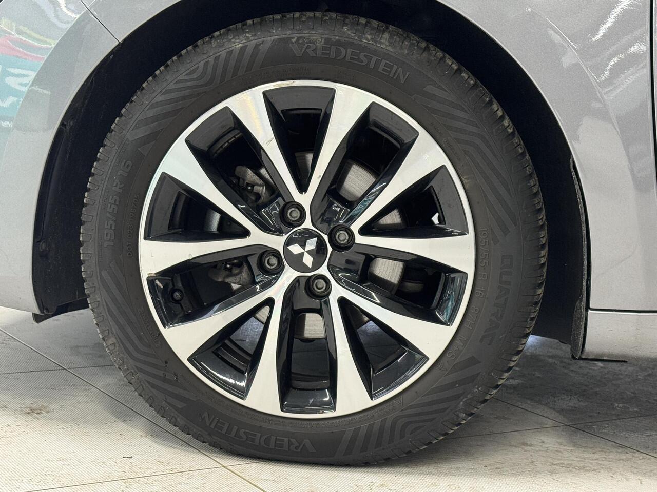 Mitsubishi COLT 1.0T MT Intense | Camera | Apple Carplay/Android Auto | Lichtmetalen velgen 16" | All-Season banden |