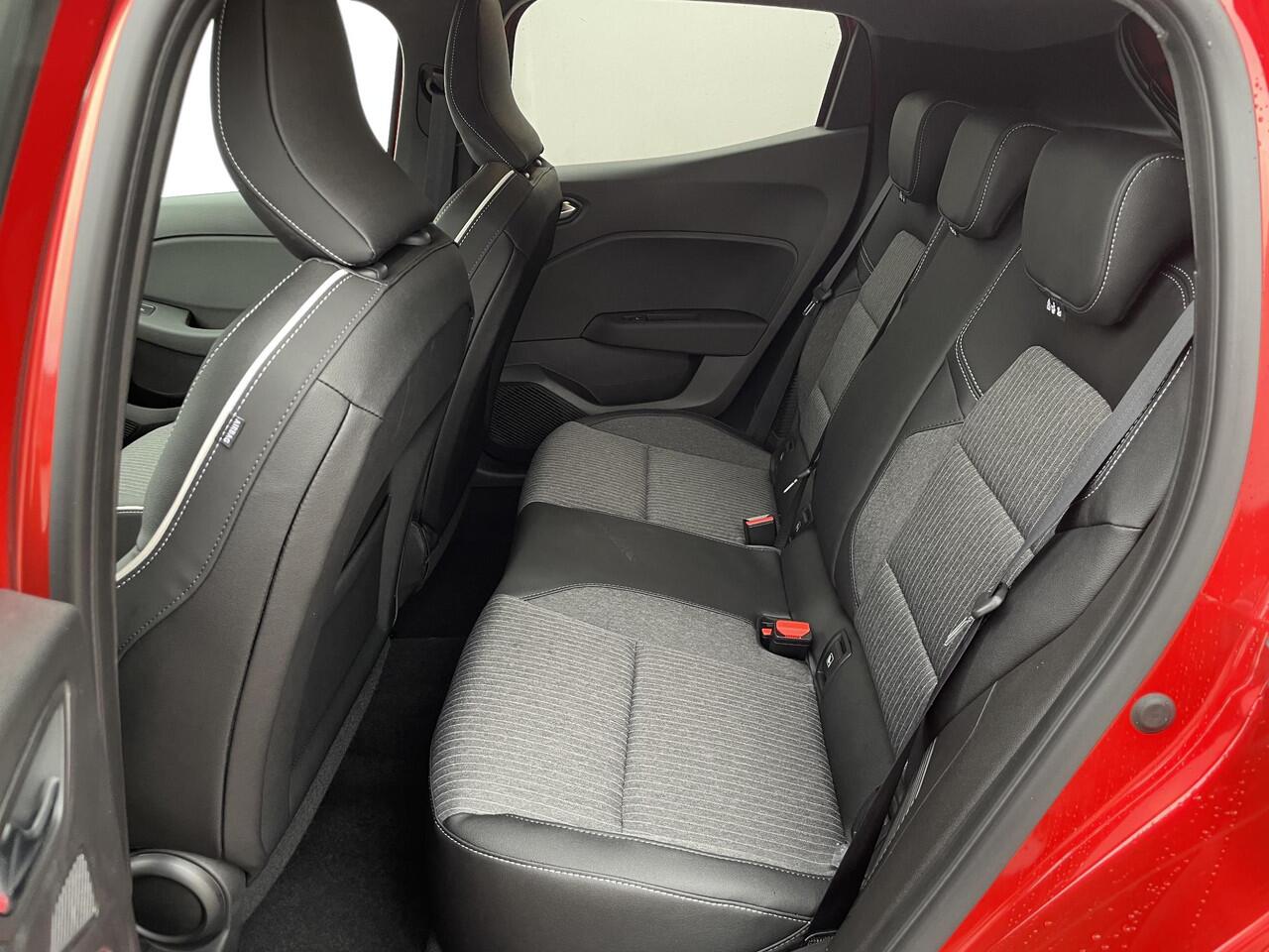 Mitsubishi COLT 1.6 HEV Intense+ / Inclusief vaste Trekhaak / ¤2500,- Voordeel Op Nieuwprijs / Rijklaarprijs / Direct Leverbaar