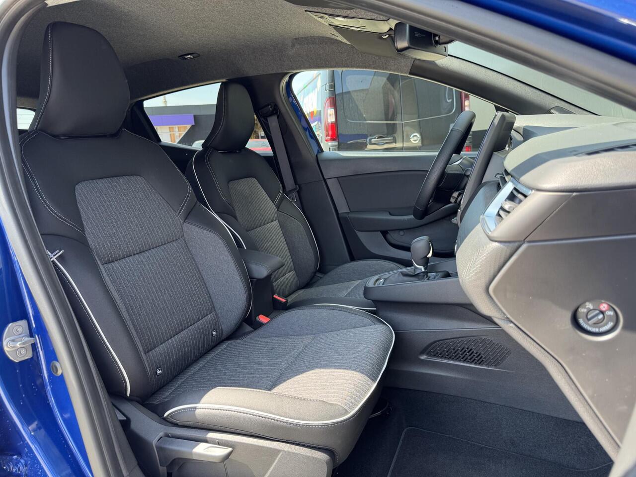 Mitsubishi COLT 1.6 HEV First Edition