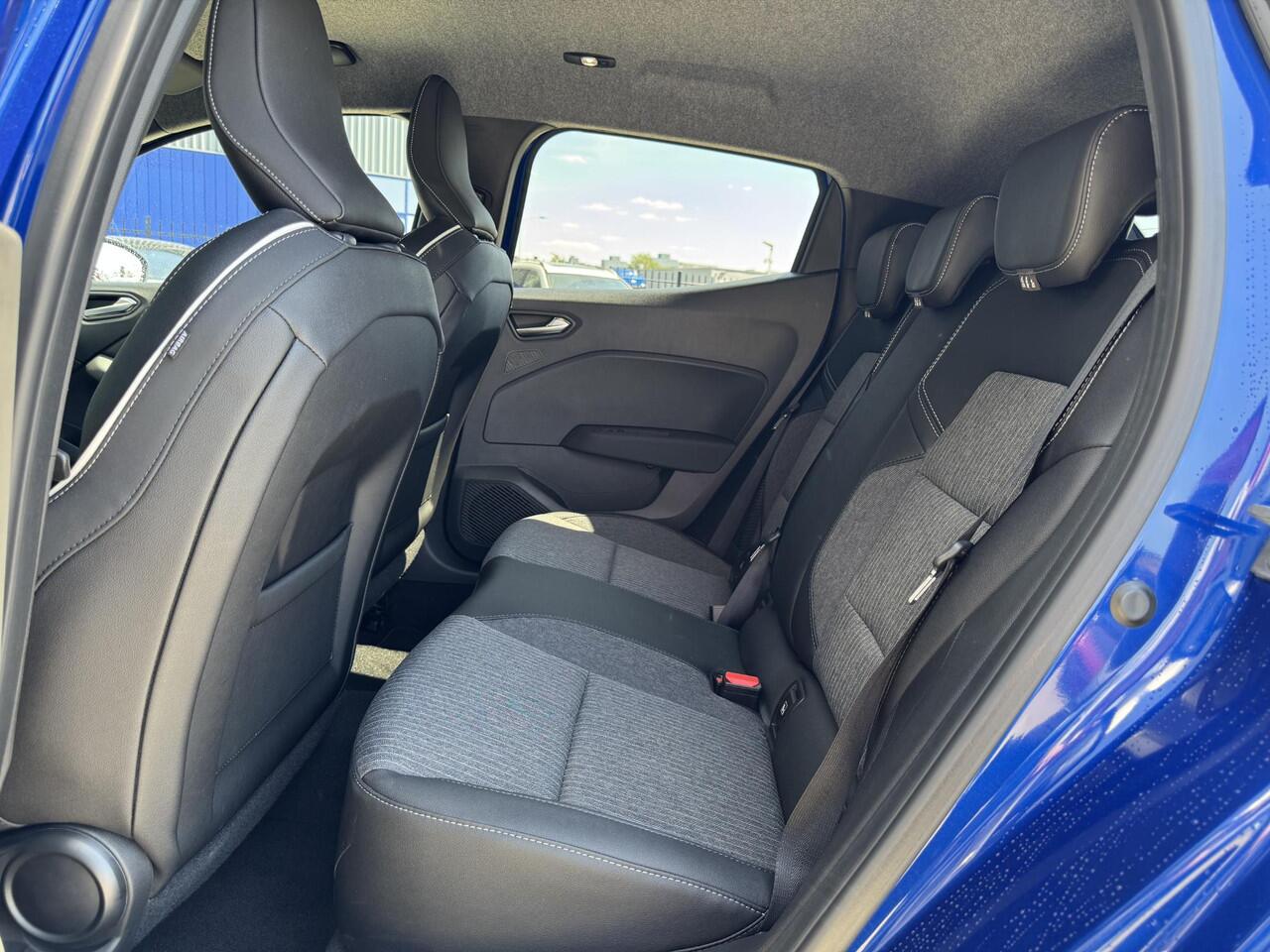 Mitsubishi COLT 1.6 HEV First Edition