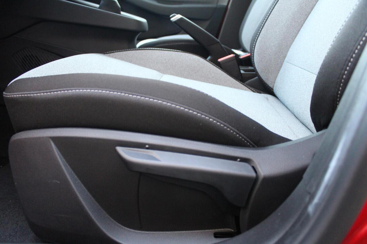 Mitsubishi COLT 1.0T MT Intense Cruise/Climate control, 16"LM velgen, Camera, Apple carplay/Android auto, Parkeersensoren V+A