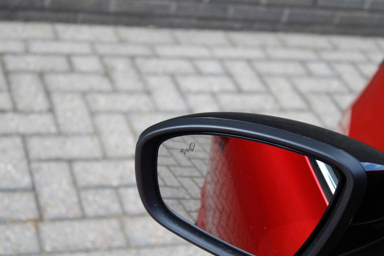 Mitsubishi COLT 1.6 HEV First Edition Automaat, Cruise/Climate control, Applecar./Andr. auto, Camera, 17"LM Velgen