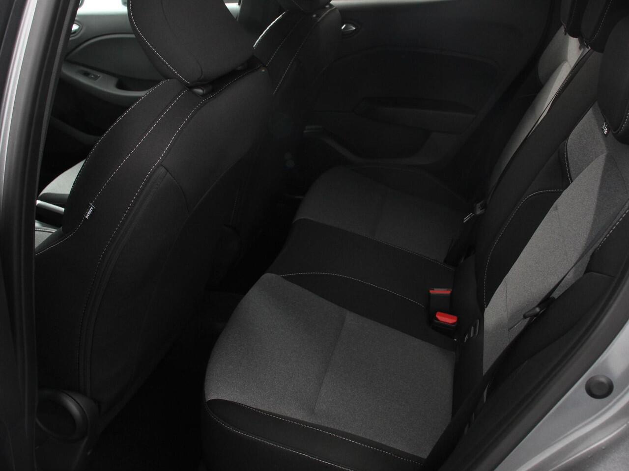 Mitsubishi COLT 1.6 HEV Automaat Intense Navigatie d.m.v. Apple Carplay/Android Auto Camera Climate Control Cruise Control Lichtmetalen velgen Extra Getint Glas Digitale Cockpit