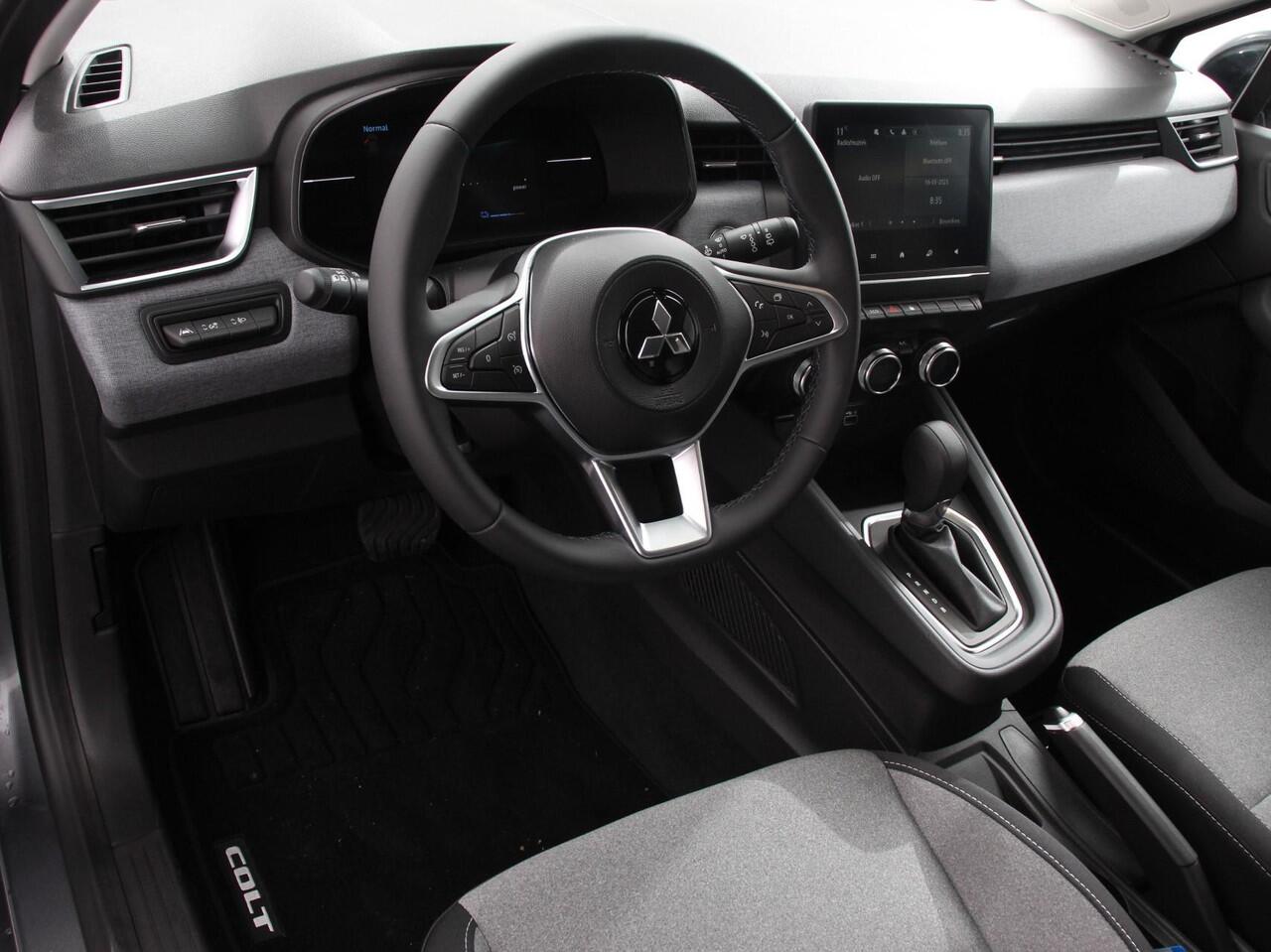 Mitsubishi COLT 1.6 HEV Automaat Intense Navigatie d.m.v. Apple Carplay/Android Auto Camera Climate Control Cruise Control Lichtmetalen velgen Extra Getint Glas Digitale Cockpit