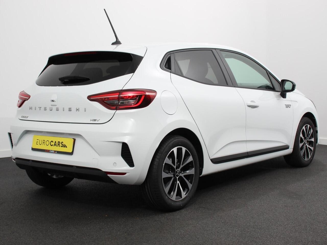 Mitsubishi COLT 1.6 HEV Automaat Intense DEMO Navigatie d.m.v. Apple Carplay/Android Auto Camera Climate Control Cruise Control Lichtmetalen velgen Extra Getint Glas Digitale Cockpit