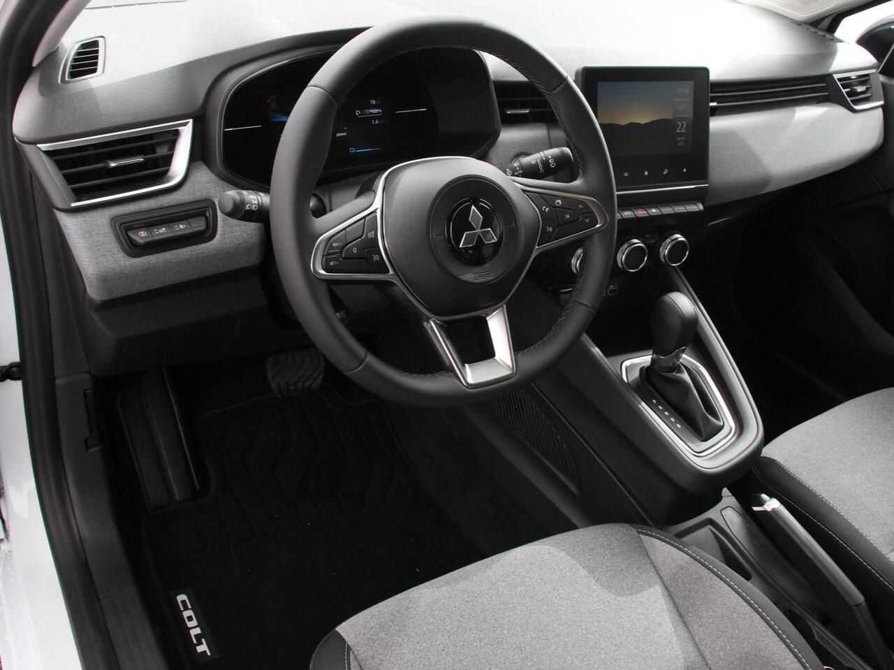 Mitsubishi COLT 1.6 HEV Automaat Intense DEMO Navigatie d.m.v. Apple Carplay/Android Auto Camera Climate Control Cruise Control Lichtmetalen velgen Extra Getint Glas Digitale Cockpit